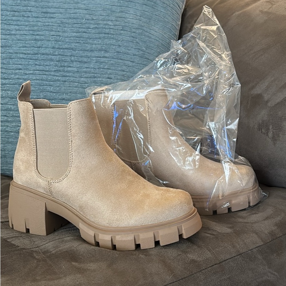 Soda Women's Tan Ankle Boots